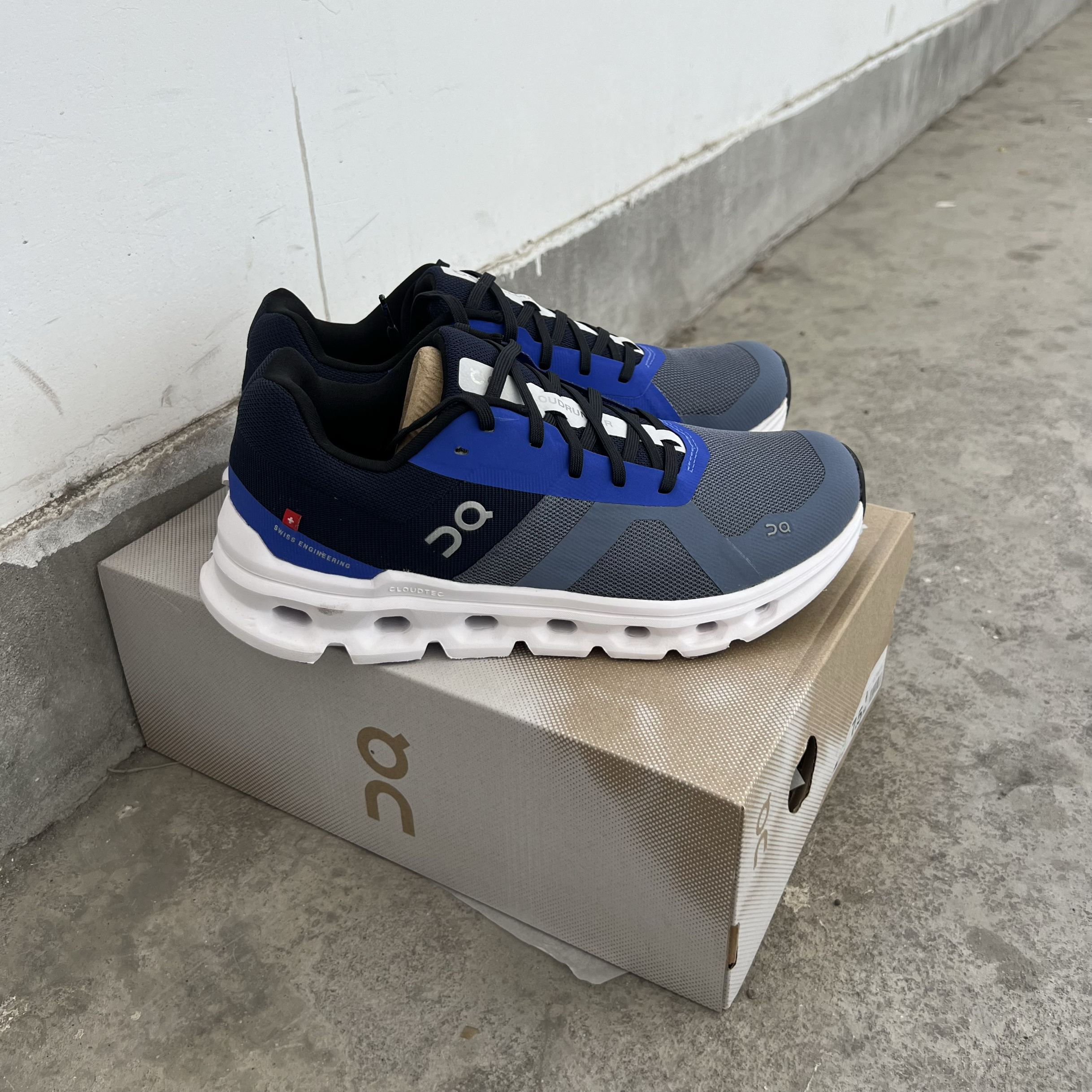 On昂跑cloud runner户外公路跑鞋男子夏季透气排汗极简高端跑鞋
