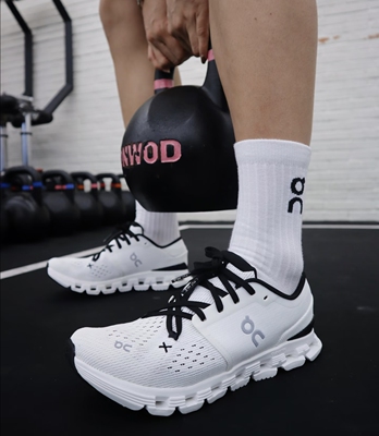 On Cloud X4 新代舒适综合跑鞋透气回弹低帮休闲跑步鞋男款白色