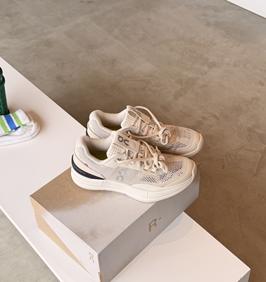 On The Roger Pro WMNS 舒适百搭 防滑耐磨低帮网球鞋女款米黄色