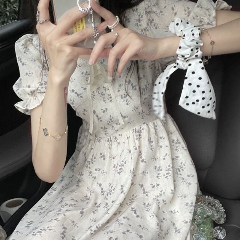 纯欲奶油碎花连衣裙2025