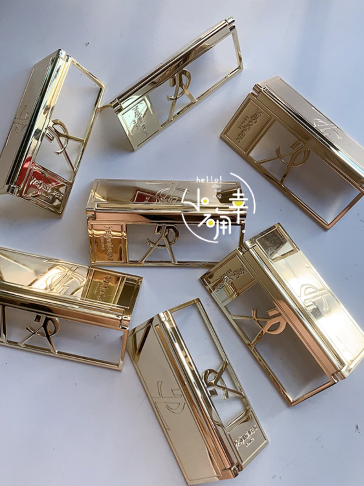 재고 있음 마카오 YSL 카운터 선물 금속 중공 접이식 휴대용 화장 거울 자기 작은 거울 휴대용 무료 배송