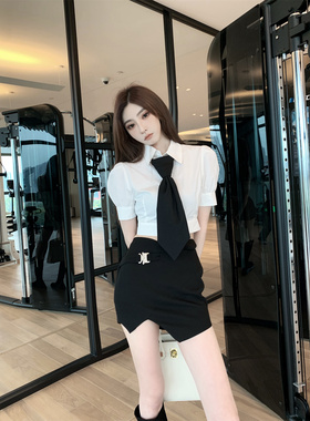 F PROJECT【韩国小姐姐ootd】版型剪裁甜裤辣妹机能扣半身裙