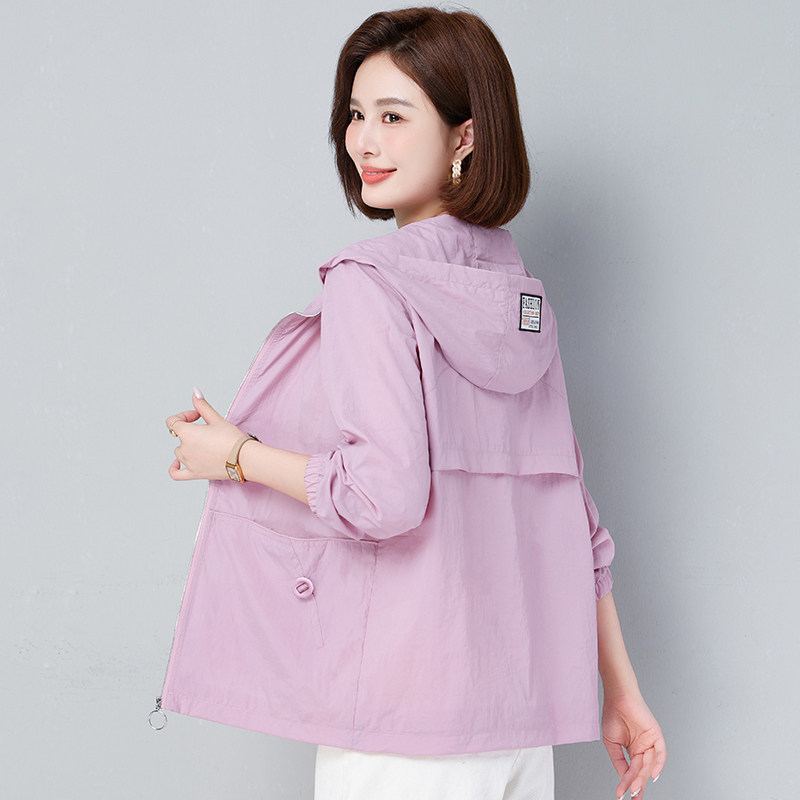 防晒衣外套2026夏季新款中年妈妈时尚休闲夏装轻薄透气户外防晒服