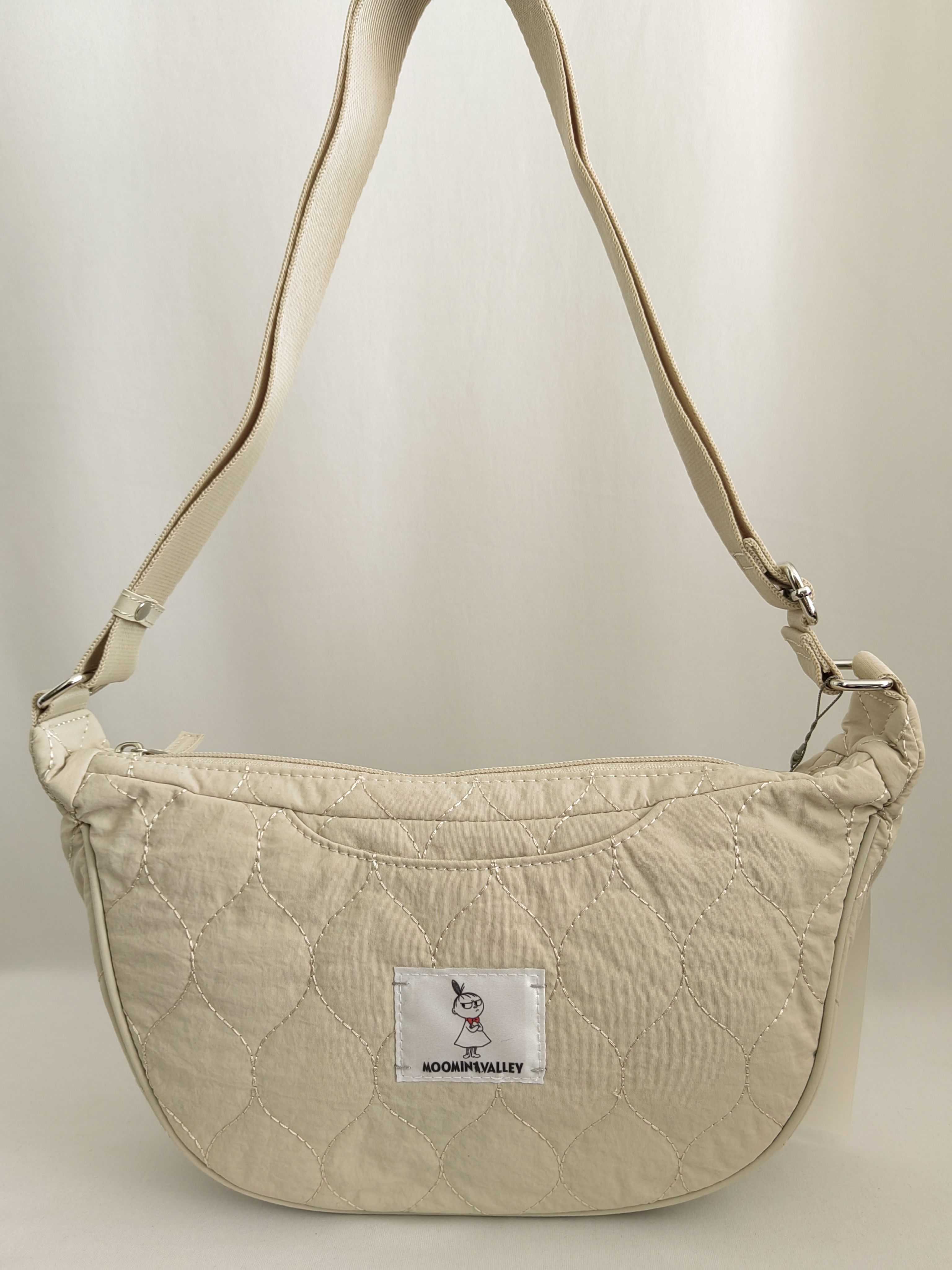 日本外贸尾货MOOMIN家绗缝弯月型轻便小斜挎包女包