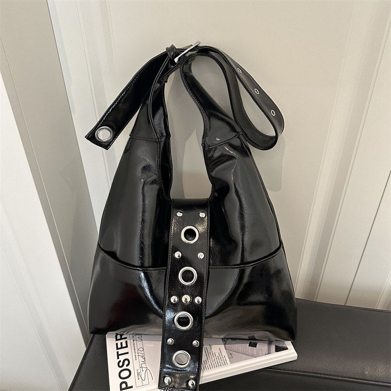 高级感包包女2025新款韩版铆钉大容量腋下百搭时尚通勤单肩水桶包,箱包皮具/热销女包/男包,单肩包,淘宝优惠券,粉丝福利购,淘宝优惠卷