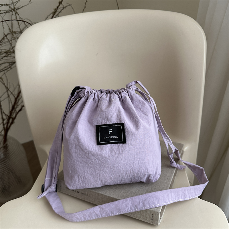 简约斜挎包休闲百搭单肩水桶包