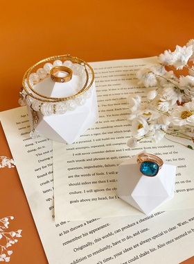 多面体白色饰品摆件 戒指展示架 钻石冷感珠宝陈列拍照道具首饰架