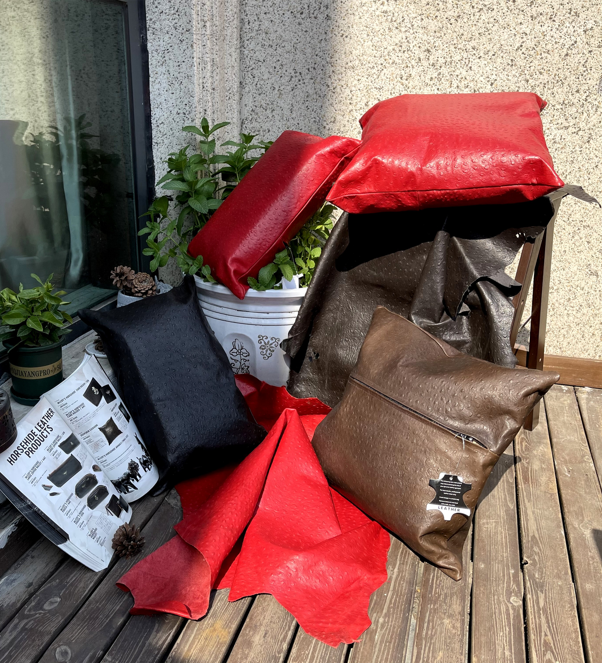 鸵鸟纹头层真皮抱枕腰枕汽车头枕