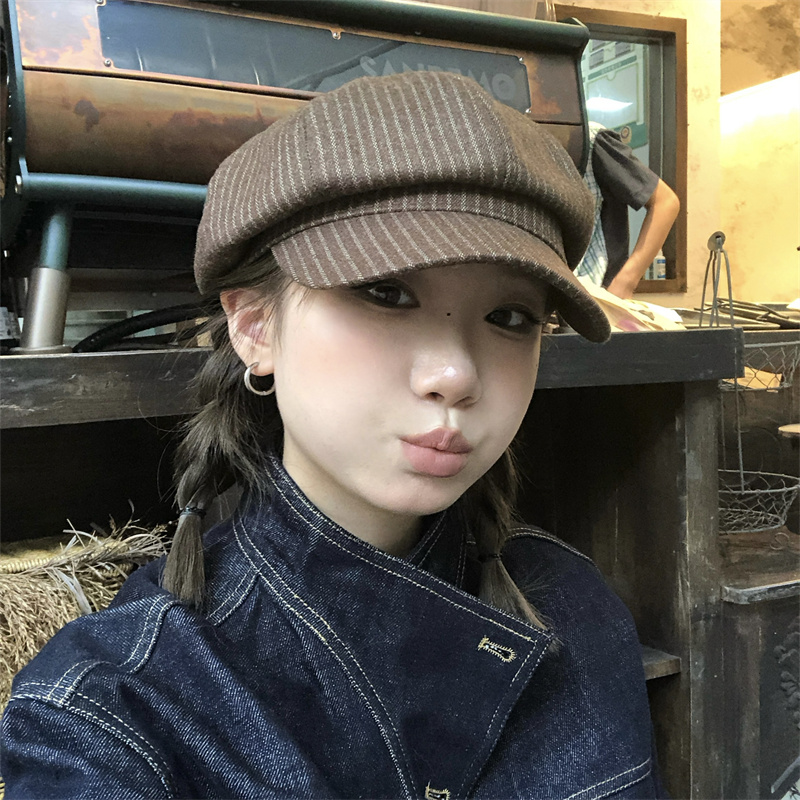 秋冬好搭配复古条纹显脸小八角帽