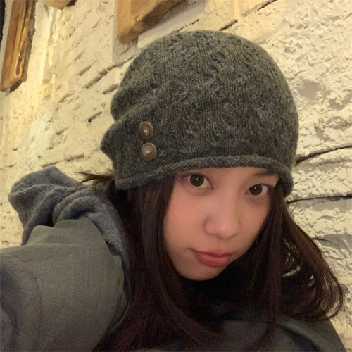慵懒松弛感卷边纽扣针织堆堆帽潮