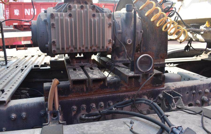 4月23日商丘市豫NT5808号重型半挂牵引车、豫NHW50挂重型罐式半挂车网络拍卖公告