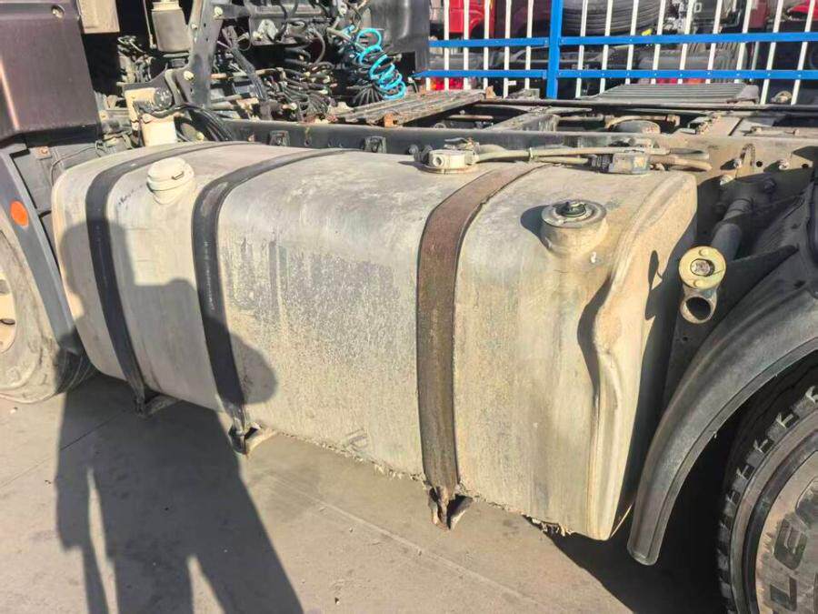 4月15日濮阳市车牌号为豫J28097解放牌重型半挂牵引车一辆网络拍卖公告