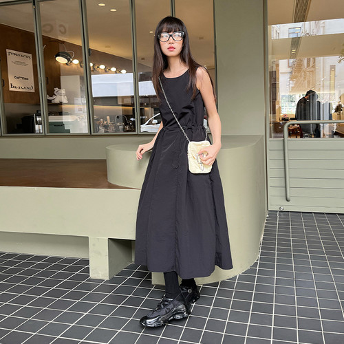 PSO Brand女装轻薄尼龙风衣料无袖连衣裙透气速干黑色夏季长裙潮