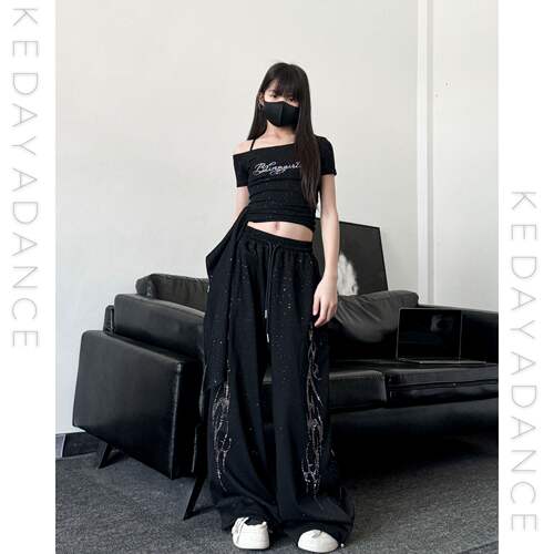 春夏新款童装潮酷女童闪钻斜肩短袖闪钻裤子少儿爵士舞女团套装