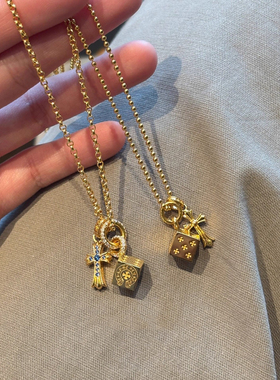 今饰有约十字架实心骰子吊坠项链