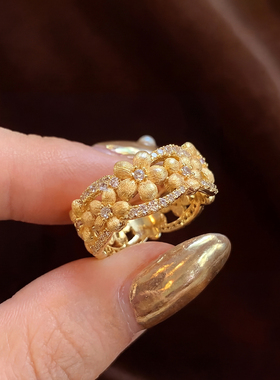 今饰有约富桂桂花戒指