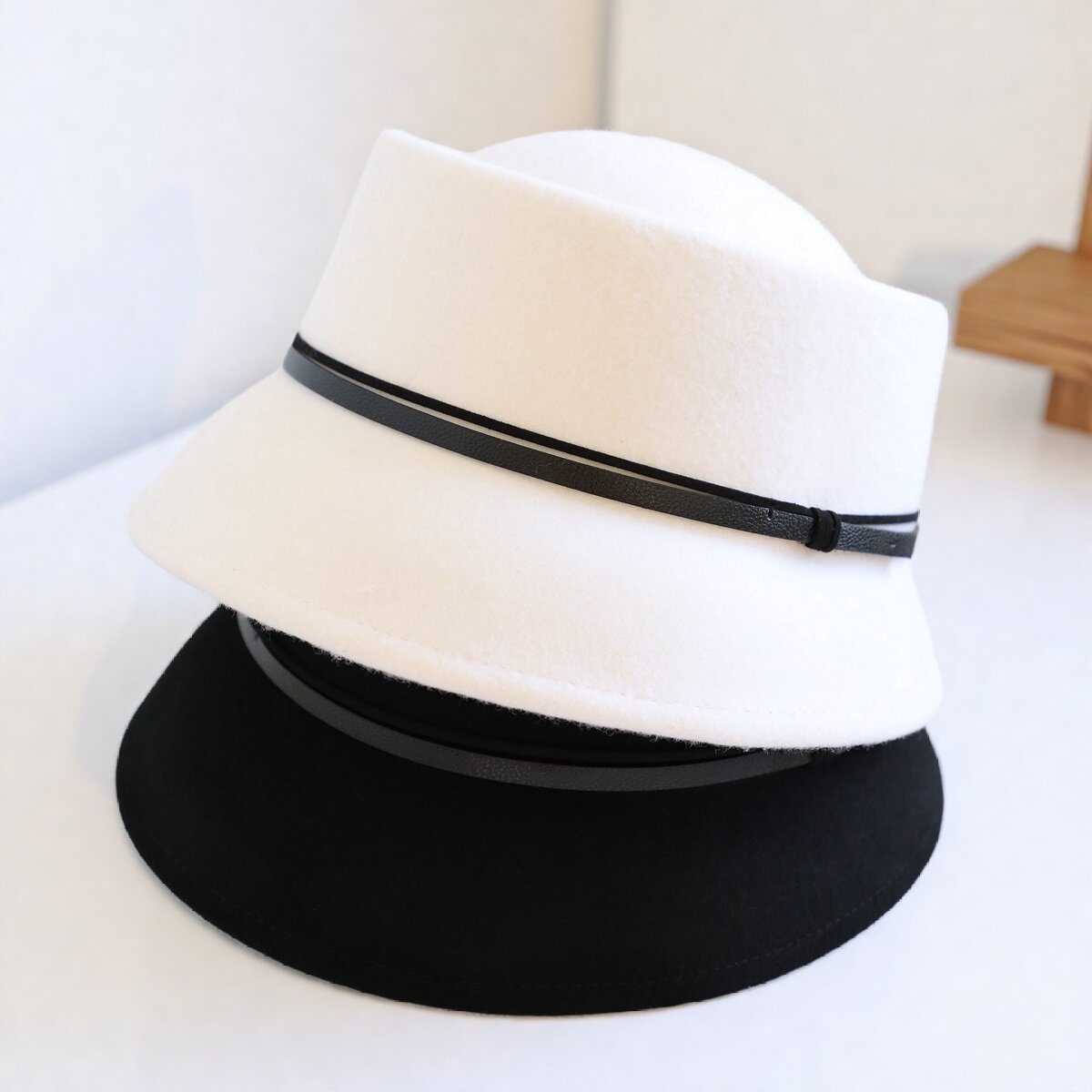 秋冬平顶羊礼帽女平沿小沿毡帽英伦毛呢帽黑色羊毛帽出逛街百搭潮