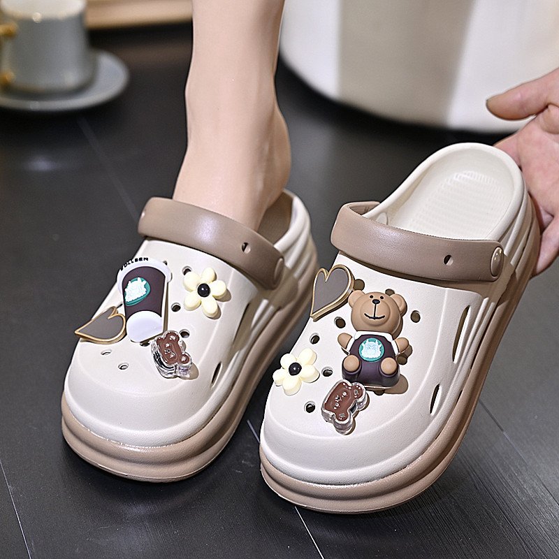 胖I东来2025新款室内家居可外穿踩屎感可爱洞洞鞋女夏季厚底凉拖