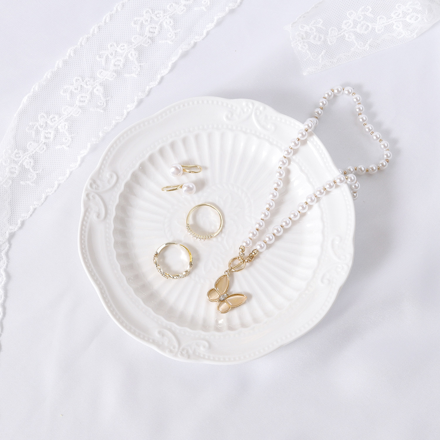 보석 접시 흰색 구호 세라믹 작은 디스크 보석 목걸이 귀걸이 선반 디스플레이 스탠드 보석 사진 소품