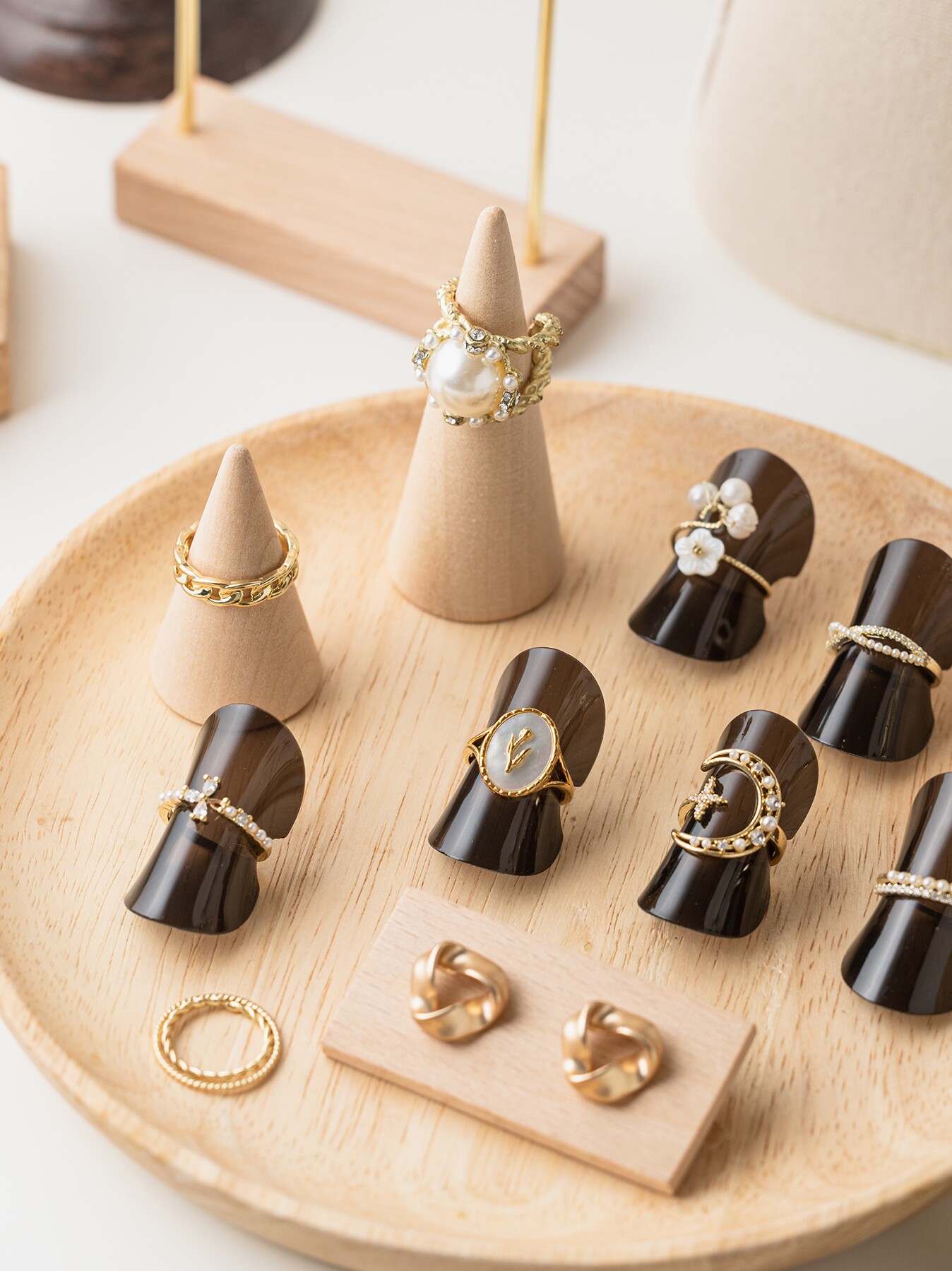 라운드 링 조각 디스플레이 랙 플라스틱 기하학적 디스플레이 랙 간단한 보석 디스플레이 지원 링 보석 사진 소품