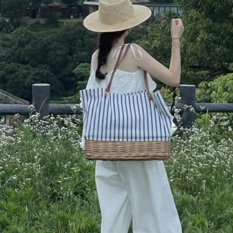 ins藤编包大容量手提女包草编条纹拼接帆布包方形托特购物袋通勤