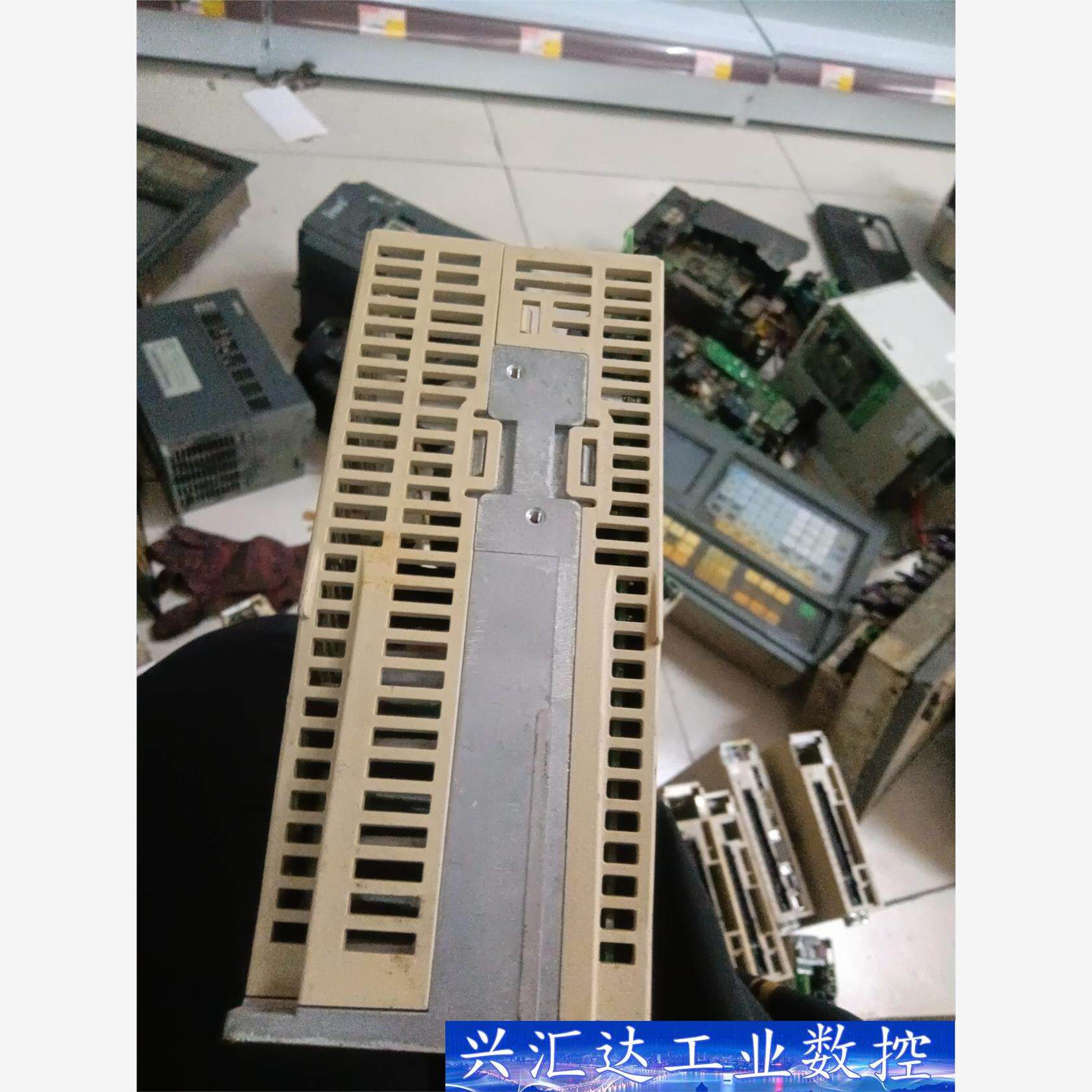 安川驱动器SGD7W-1R6A20A东西如图，没上板，配件价  询价下单