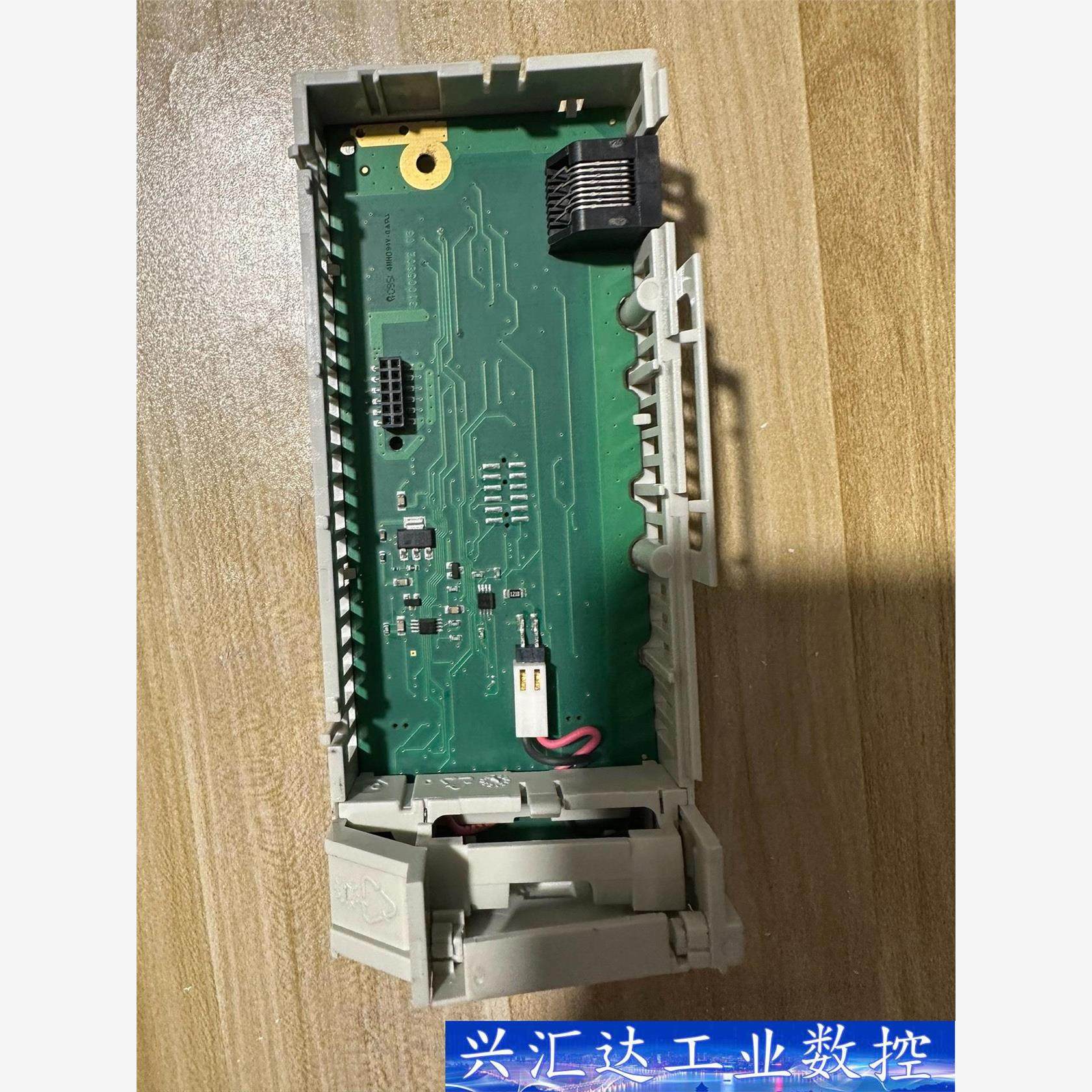 施耐德通讯以太网模块172JNN21032原装实物图95新，  询价下单