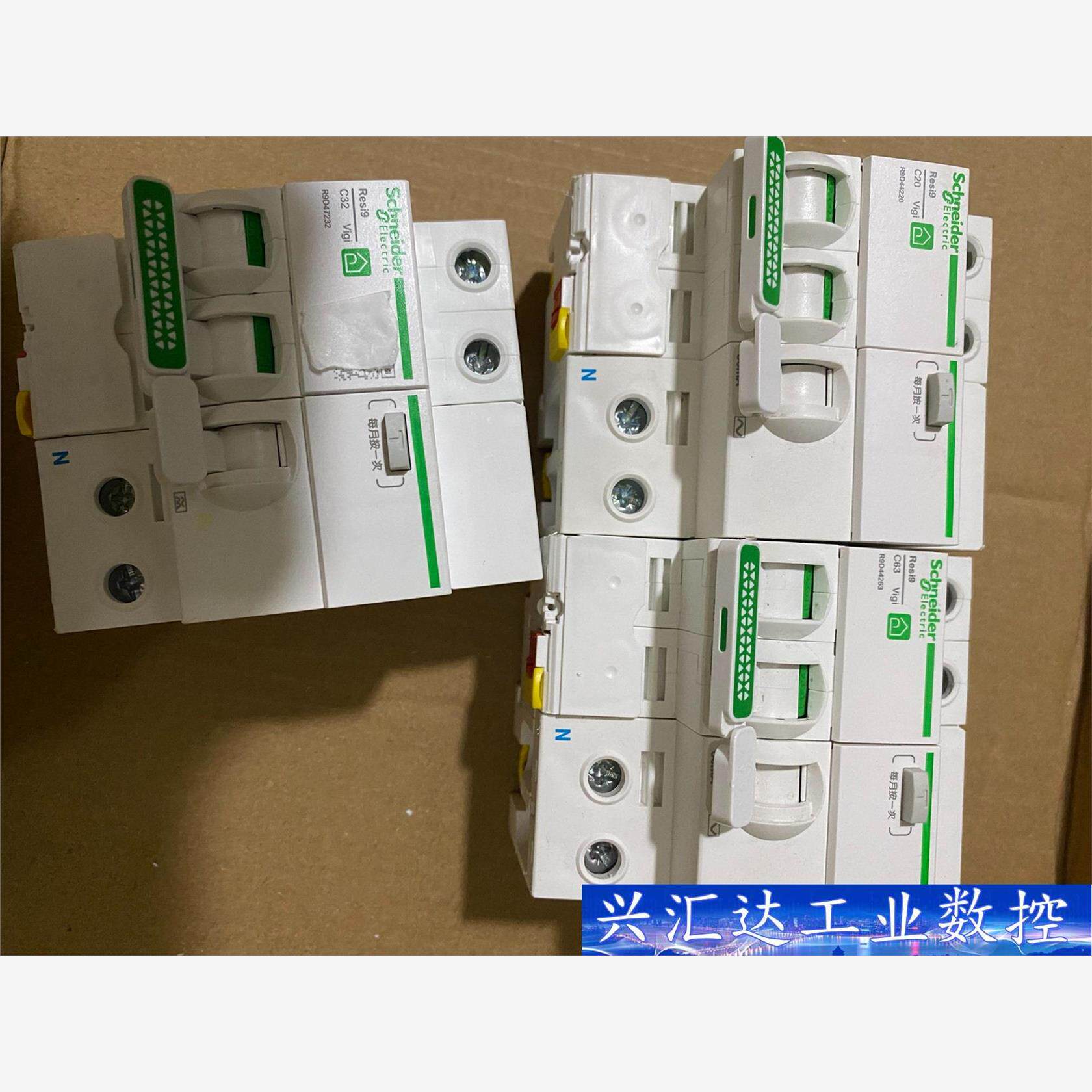 ￼￼施耐德 带漏电保护断路器 空气开关 2P C20A 一个  询价下单