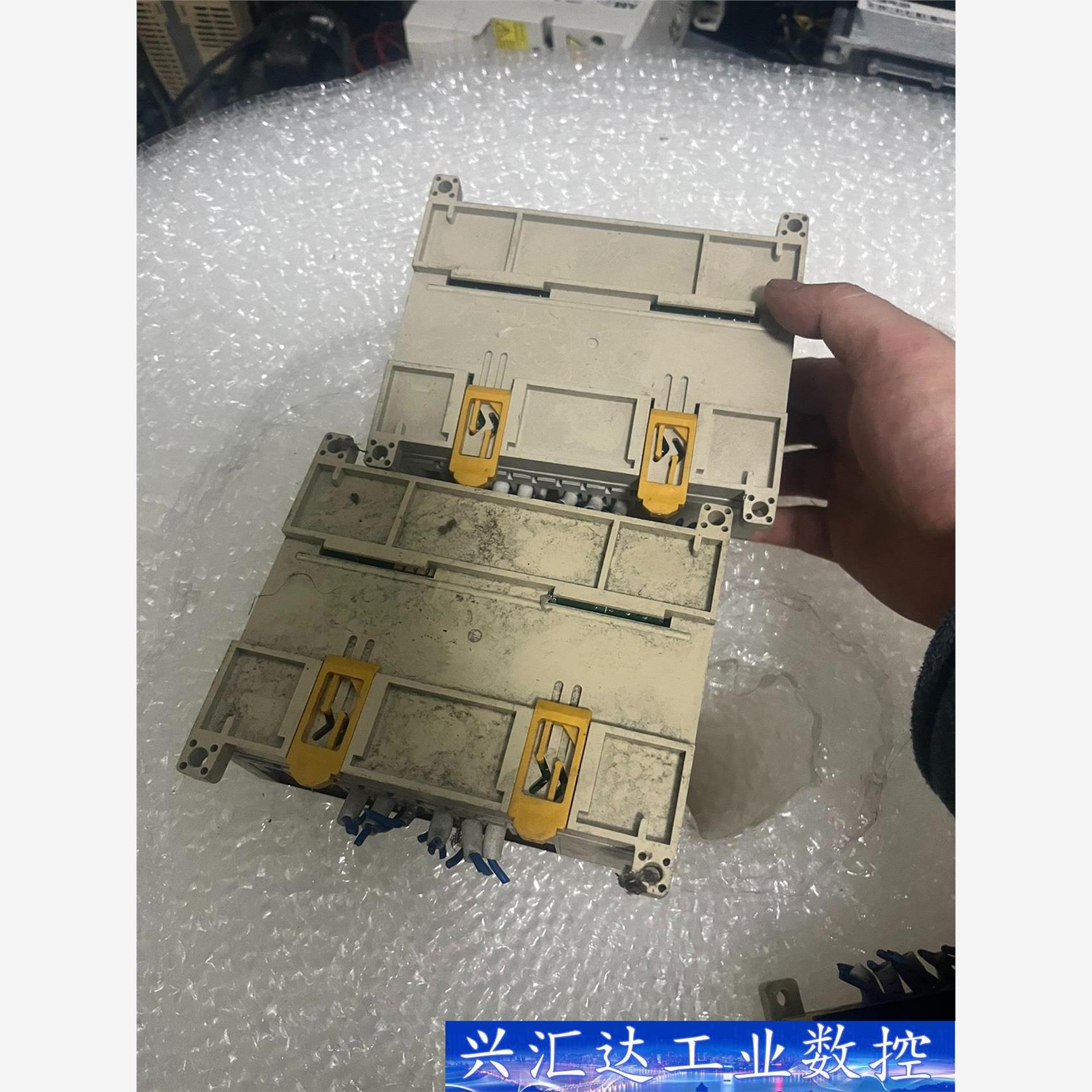 CPM2A-20CDT-D主机两个T