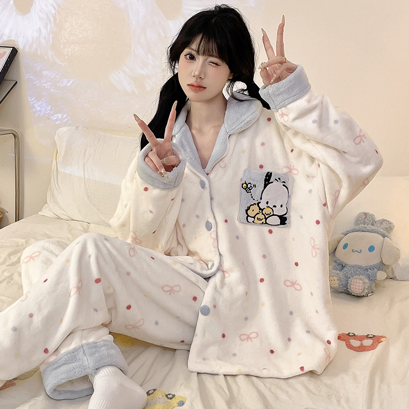 2025年新款卡通可爱法兰绒睡衣女秋冬加绒加厚套装卡通保暖家居服