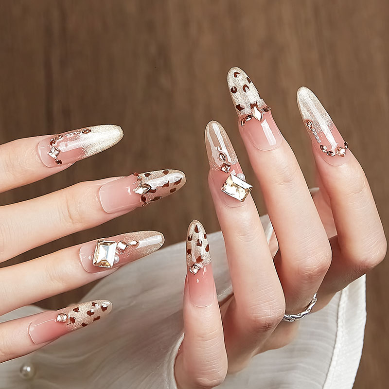 穿戴甲纯手工美甲2025新款高级感黄黑皮显白新娘拍婚纱照指甲贴片