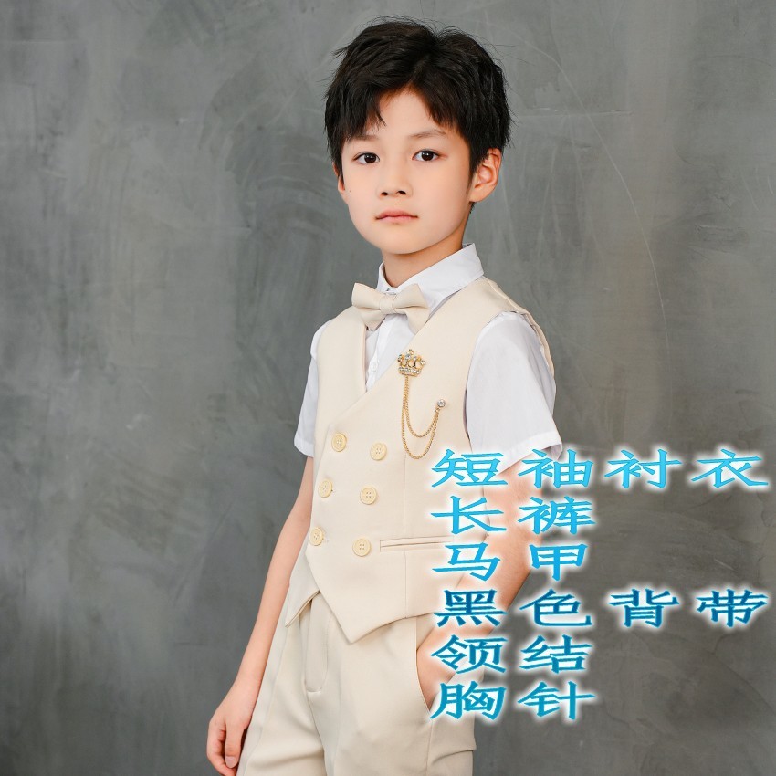 소년의 작은 양복 잘 생긴 어린이의 꽃 소녀 드레스 영국 스타일의 소년 호스트 패션쇼 피아노 연주 슈트