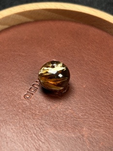 【特价】12.5mm+抚顺琥珀浓瓷白血溶洞沁色拉花单珠（25年老料）