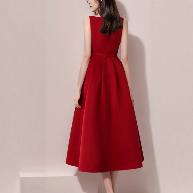 红色订婚敬酒服晨袍2025新款显瘦简约日常可穿小礼服晚宴连衣裙