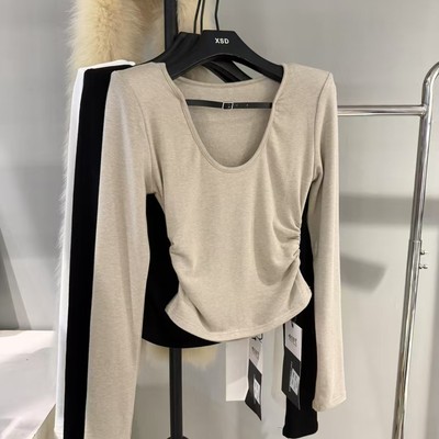 2025秋冬新款韩版U领长袖修身加绒纯欲打底衫皱褶掐腰垫肩女