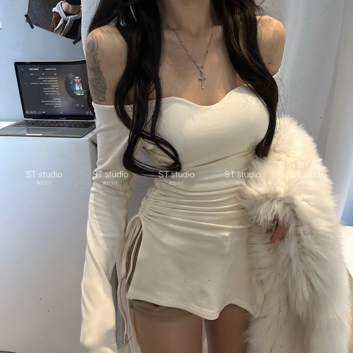 纯欲性感一字领打底衫女内搭秋冬短款法式掐腰鱼骨收腰甜辣小上衣