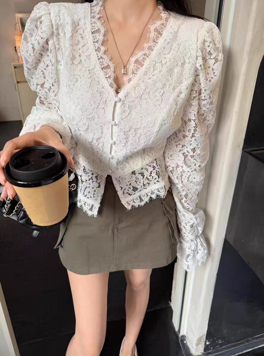 MH家 2026夏季新款韩系纯欲法式泡泡袖甜美辣妹V领蕾丝上衣