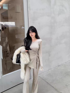 MH家 2025秋冬韩版修身百搭磨毛设计感抽绳上衣+微喇叭裤套装