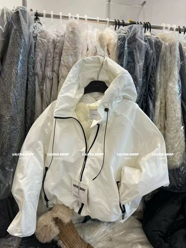 2025冬运动休闲羽绒服女短款连帽时尚设计宽松冲锋衣外套