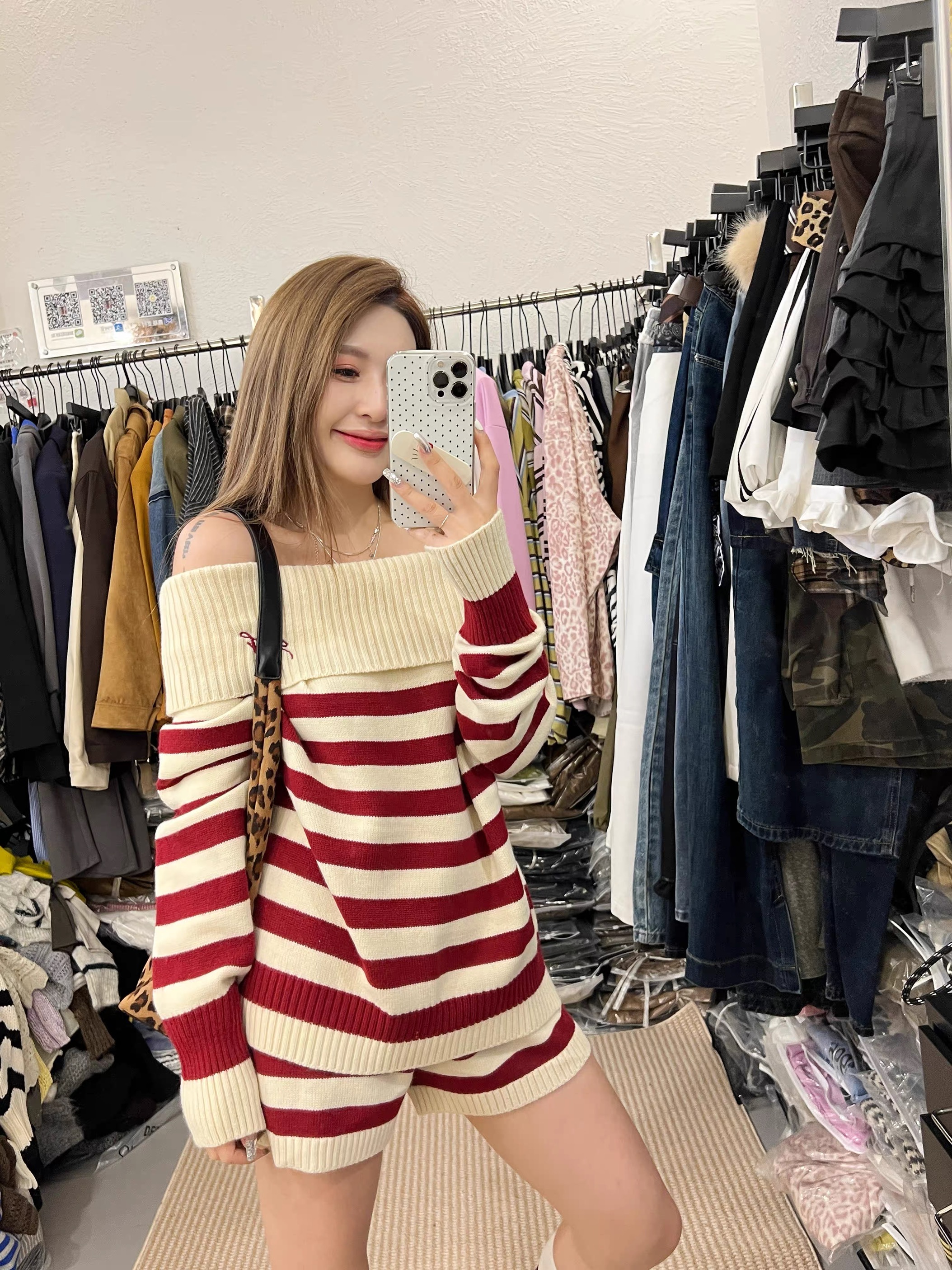 MH家 2025秋新款韩版时尚百搭显瘦宽松条纹一字肩毛衣短裤套装