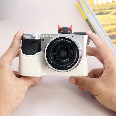 适用索尼a6700相机包a6400/a5100保护皮套a6000半套底座防撞