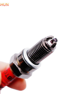 摩托车火花塞A7TC D8TC三轮豪爵110五羊100125通用