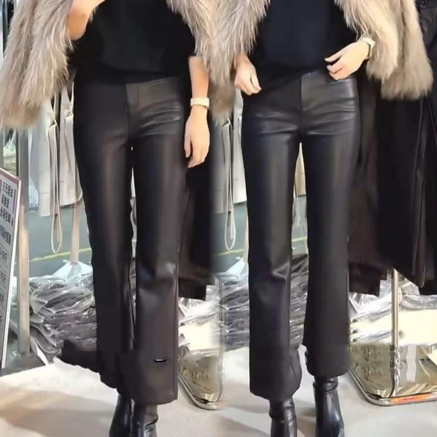 冬季时尚百搭高级感洋气pu蛋白皮纯色显瘦弹力加薄绒微喇叭皮裤