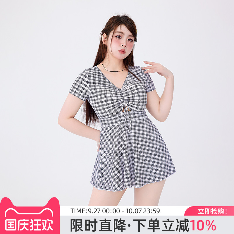 大码泳衣女孩遮肚显瘦