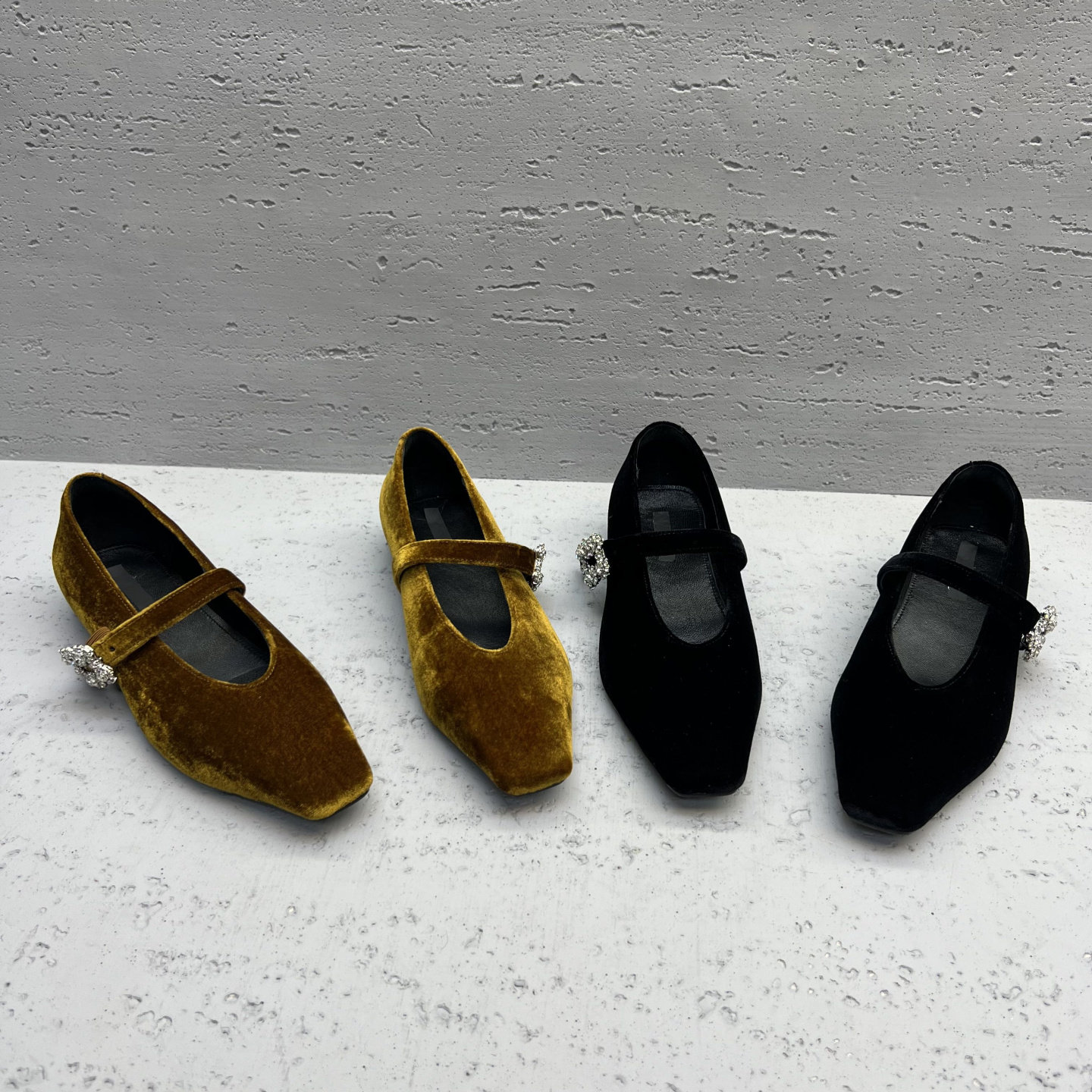 欧洲站女鞋2026春季新款欧货丝绒面方头低跟水钻一字扣带玛丽珍鞋