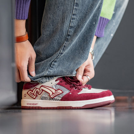 MRA酒红涂鸦板鞋男鞋2025秋季新款小众复古街头运动休闲鞋潮鞋子