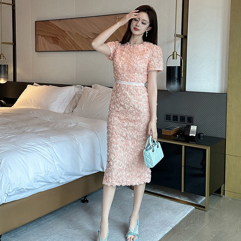 2026夏季新款女装法式圆领设计感花瓣泡泡袖修身粉色连衣裙65396