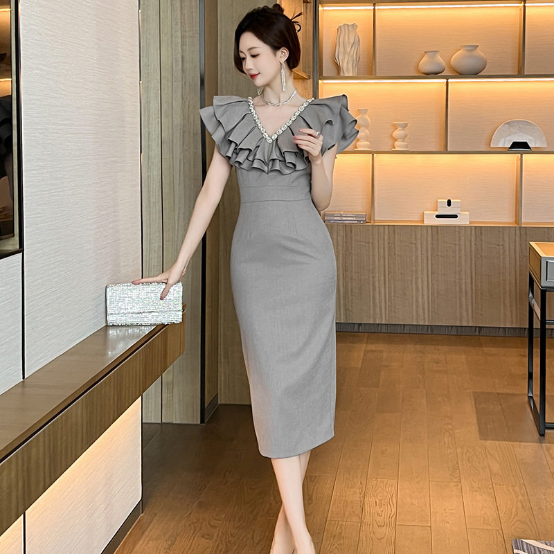 2026夏季新款职业女装通勤气质荷叶边V领高腰修身灰色连衣裙30869