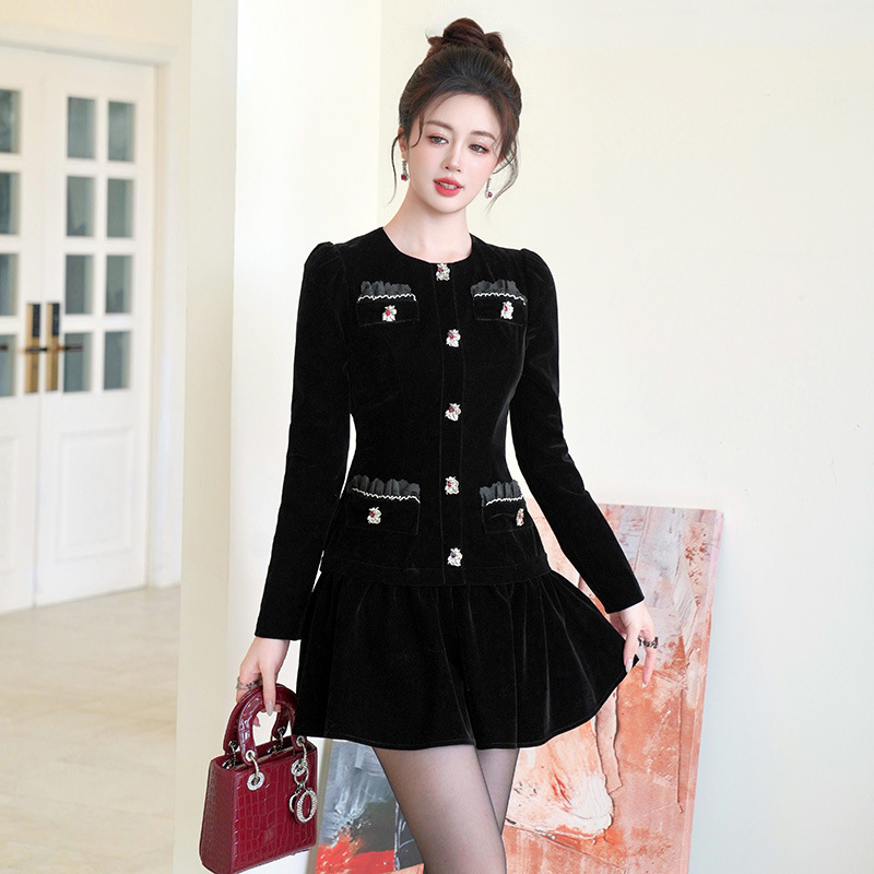 秋冬法式小香风丝绒连衣裙女收腰显瘦钉珠装饰名媛风A字裙21920