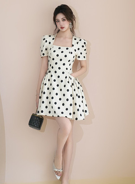 法式方领俏皮收腰泡泡袖波点连衣裙女夏季千金感气质裙子21869